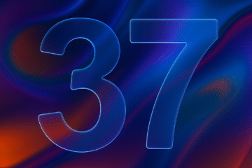 Image abstraite aux couleurs bleu violet et orange avec le chiffre 37 en style verre liquide au centre