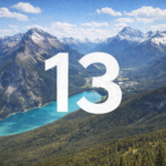 Une vue du parc national de Banff avec le chiffre 13 intégré dans le paysage des Rocheuses canadiennes.